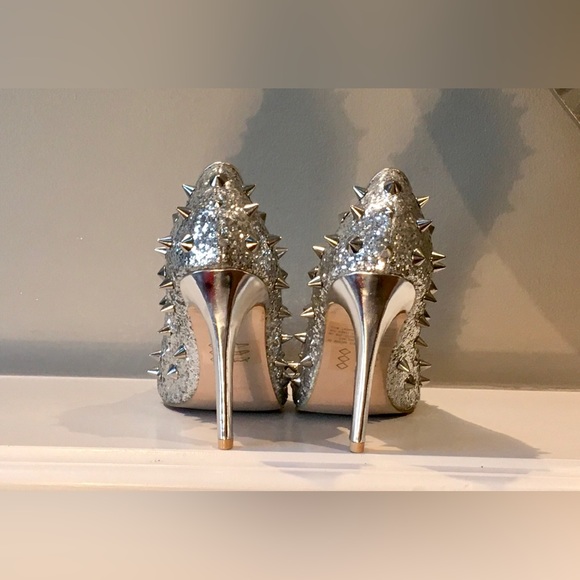 Silver spiked silver pumps. 4 “ heel. Like new. Carvela, size 6. Sexy/Kicka$$ - Picture 3 of 9